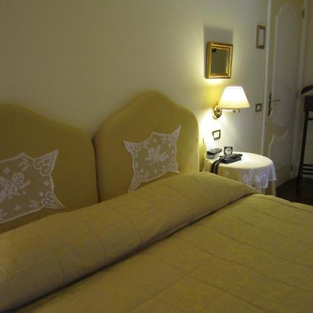Hotel Villa Castellani Mogliano Szoba fotó