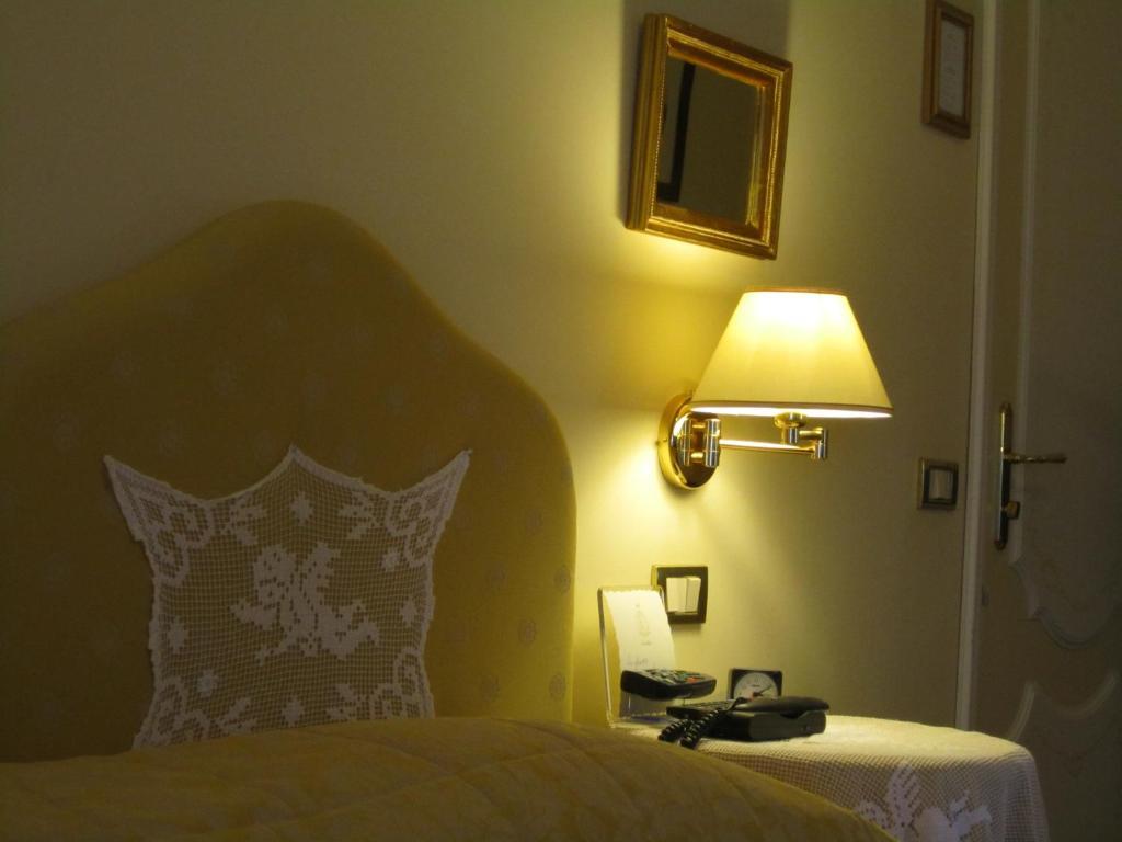 Hotel Villa Castellani Mogliano Szoba fotó