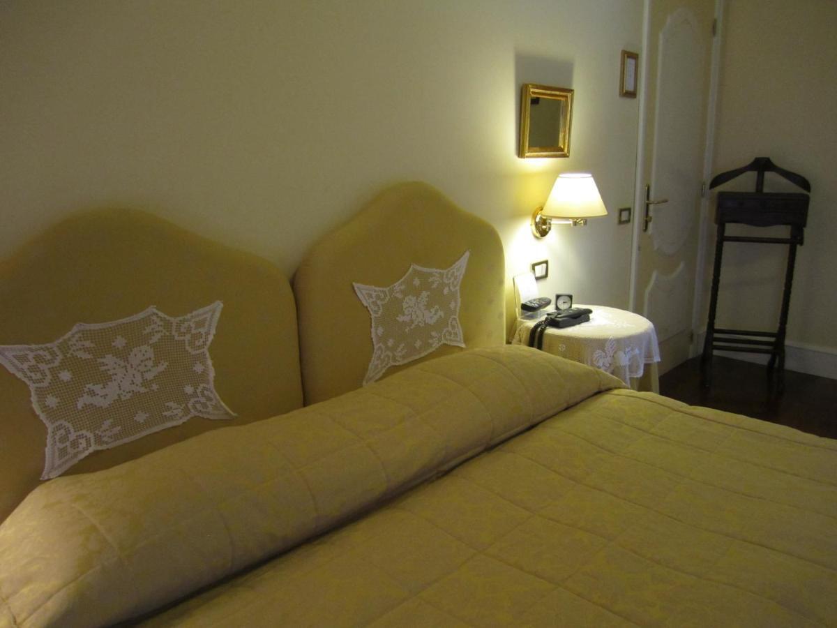 Hotel Villa Castellani Mogliano Szoba fotó